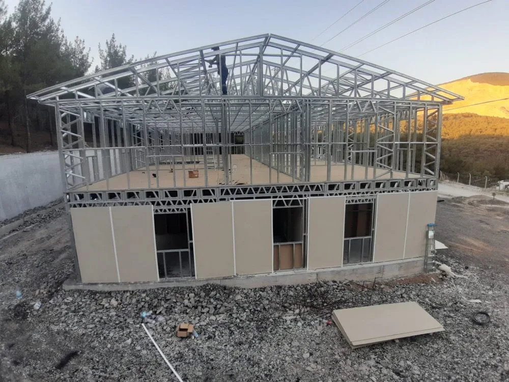 Hafif Çelik Yurt Binasi