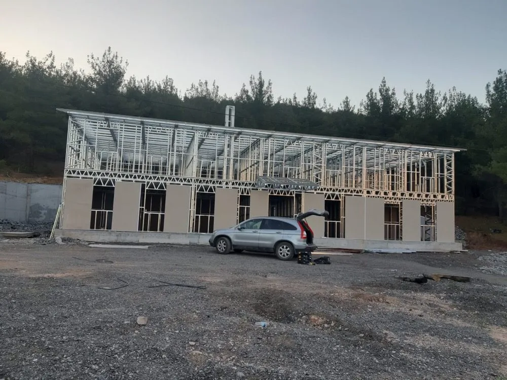 Hafif Çelik Yurt Binasi