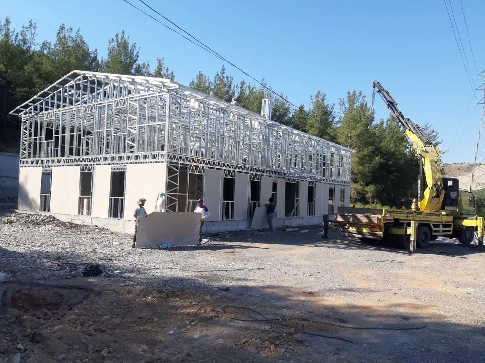 Hafif Çelik Yurt Binasi