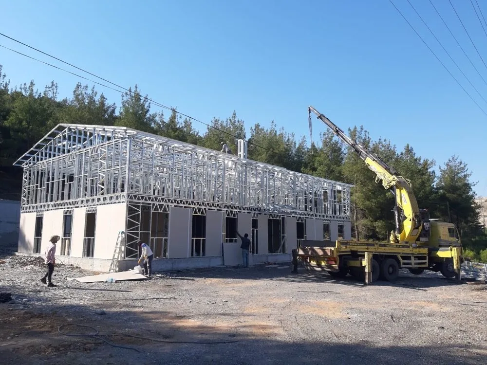 Hafif Çelik Yurt Binasi