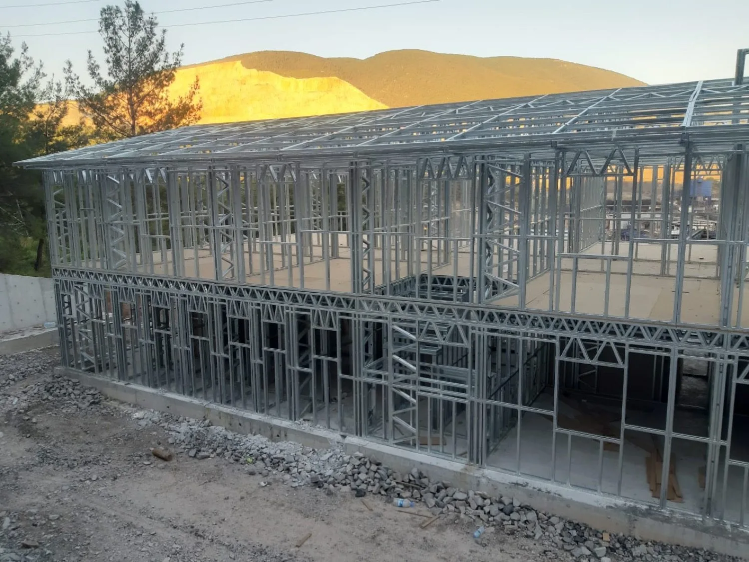 Hafif Çelik Yurt Binasi